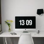 Computer clock on desk by https://pixabay.com/en/users/fancycrave1-1115284/
